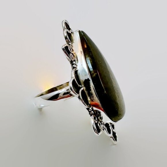 Labradorite Ring, Sterling Silver,Large Stone, Big Statement, Size 7 3/4 - Picture 4 of 6